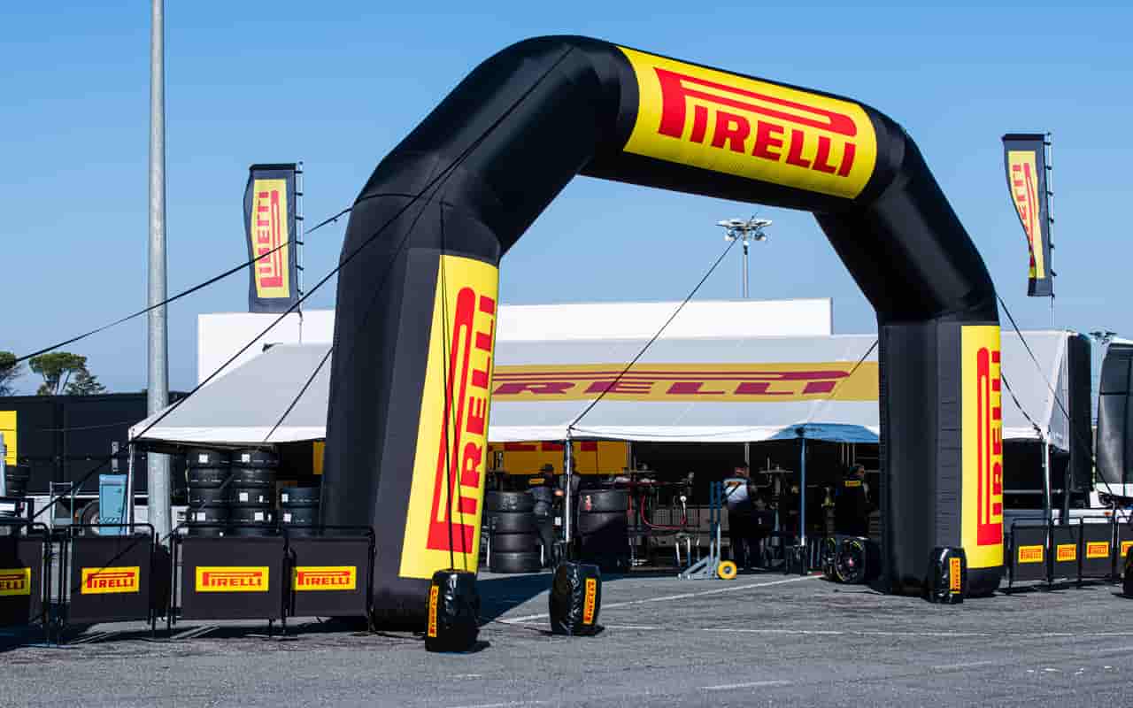 stand pirelli